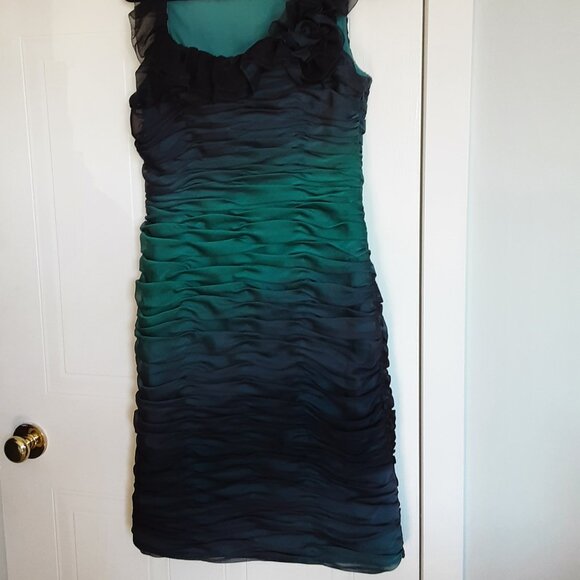 Beautiful Dress - Picture 3 of 3